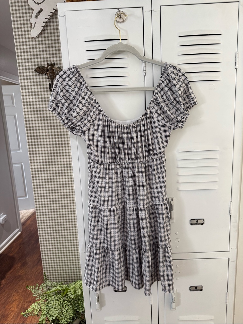 Hollister Black and White Plaid Tiered Puff Sleeve Dress